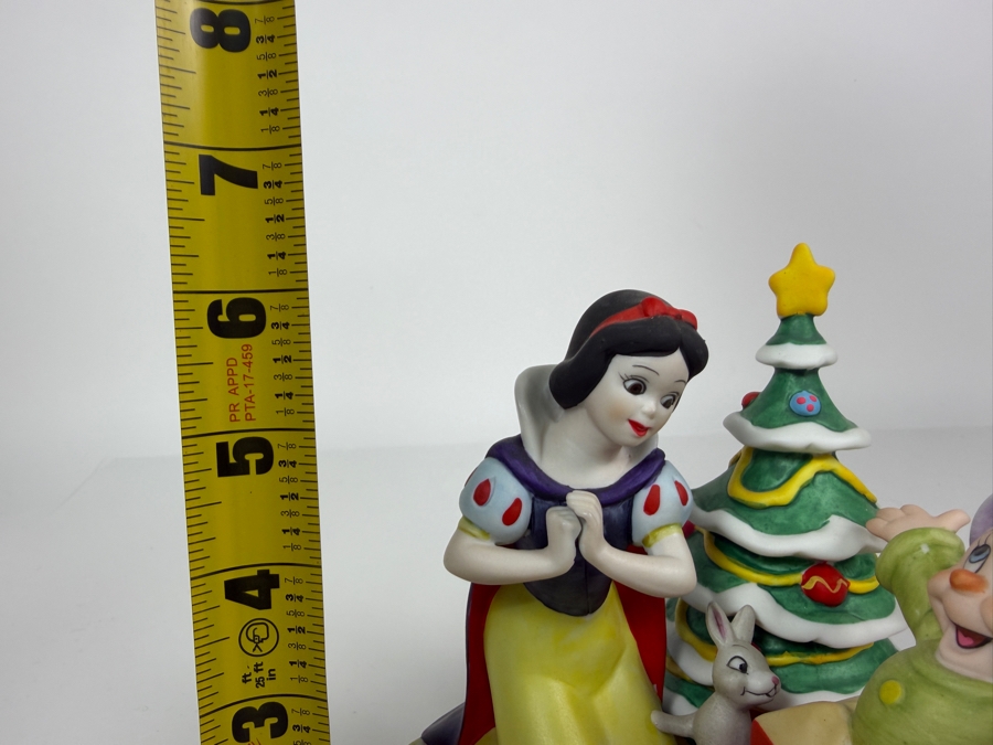 Vintage Grolier The Disney Collection 'Snow White's Surprise' Christmas 1987 Limited Edition Porcelain Figurine Designed By Walt Disney Artists 6'H [Photo 9]