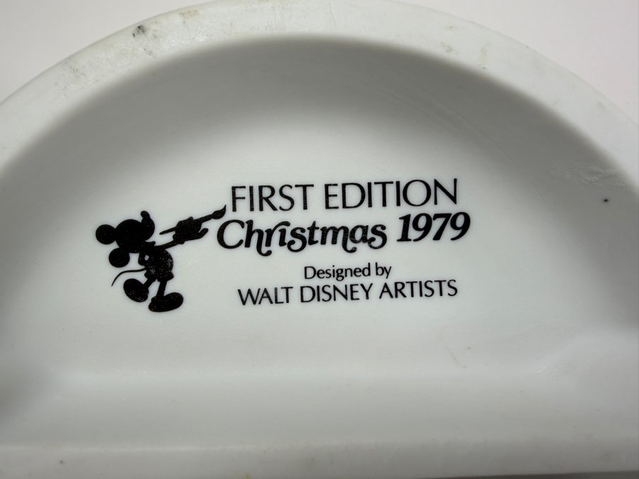 Vintage Grolier The Disney Collection Christmas 1979 First Edition Mickey Minnie And Pluto Caroling Figurine Designed By Walt Disney Artists 7.5'H [Photo 6]