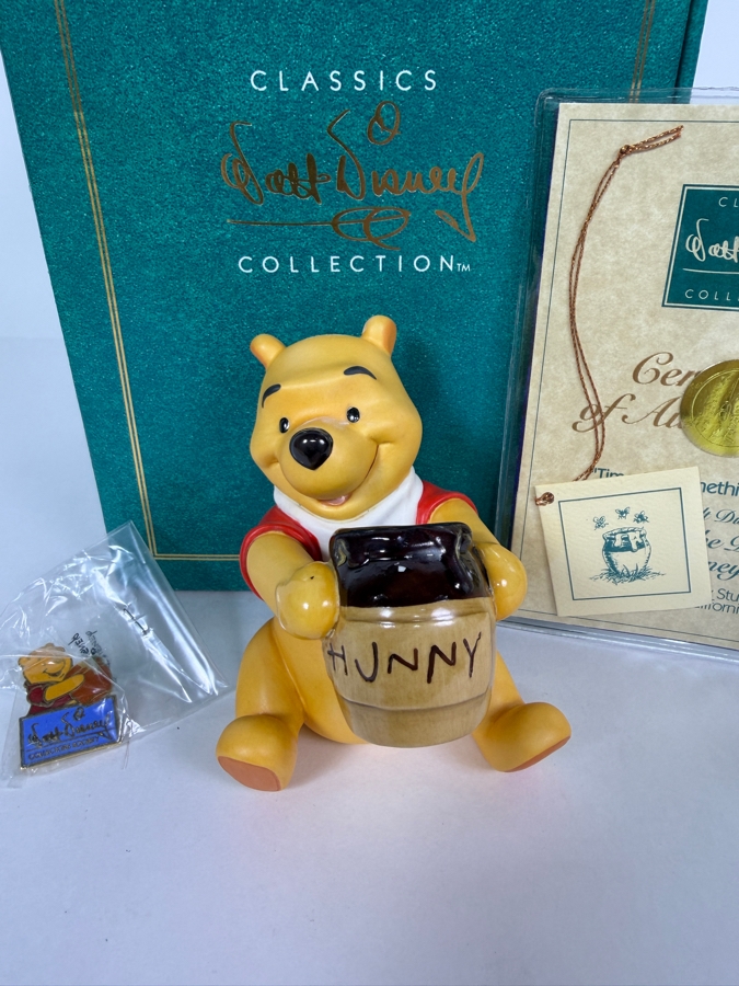 Walt Disney Classics Collection Winnie The Pooh 'Time For Something Sweet' 1996 Member Figurine 3.5'H With COA And Pin [Photo 3]