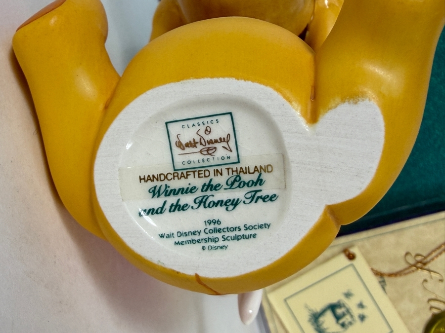 Walt Disney Classics Collection Winnie The Pooh 'Time For Something Sweet' 1996 Member Figurine 3.5'H With COA And Pin [Photo 6]