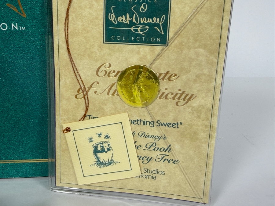 Walt Disney Classics Collection Winnie The Pooh 'Time For Something Sweet' 1996 Member Figurine 3.5'H With COA And Pin [Photo 7]
