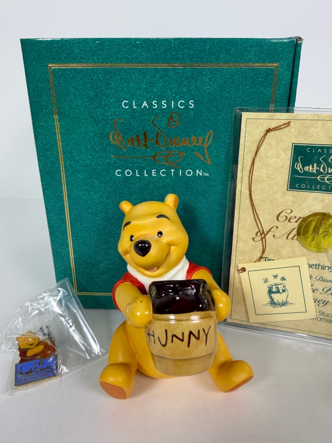 Walt Disney Classics Collection Winnie The Pooh 'Time For Something Sweet' 1996 Member Figurine 3.5'H With COA And Pin [Photo 2]