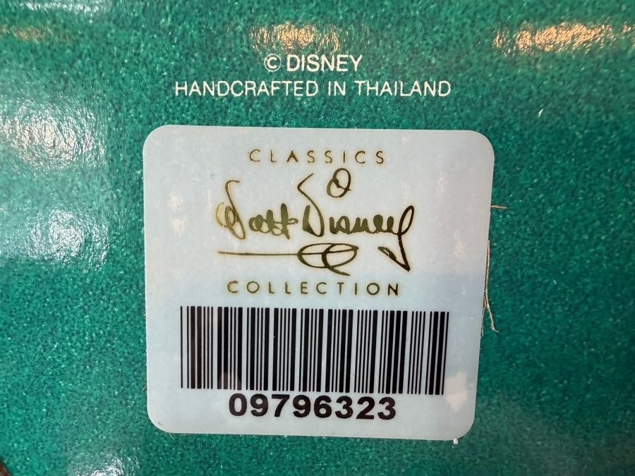 Walt Disney Classics Collection Winnie The Pooh 'Time For Something Sweet' 1996 Member Figurine 3.5'H With COA And Pin [Photo 9]