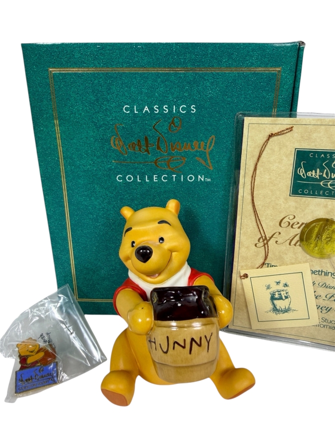 Walt Disney Classics Collection Winnie The Pooh 'Time For Something Sweet' 1996 Member Figurine 3.5'H With COA And Pin