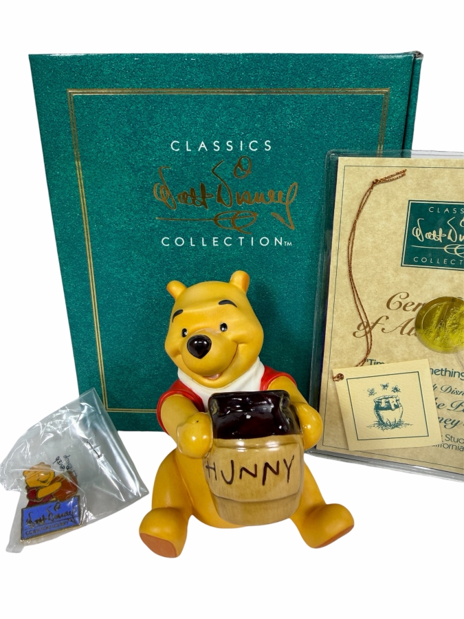 Walt Disney Classics Collection Winnie The Pooh 'Time For Something Sweet' 1996 Member Figurine 3.5'H With COA And Pin [Photo 10]