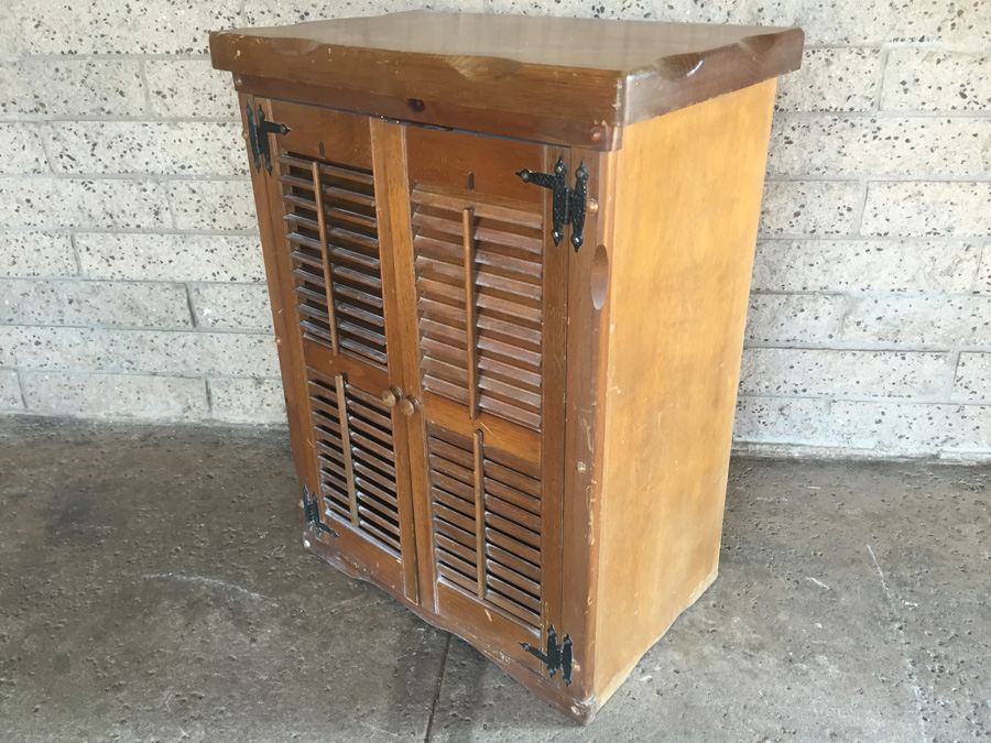Vintage Wooden Cabinet [Photo 2]
