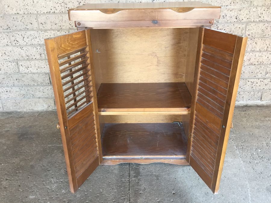 Vintage Wooden Cabinet [Photo 3]