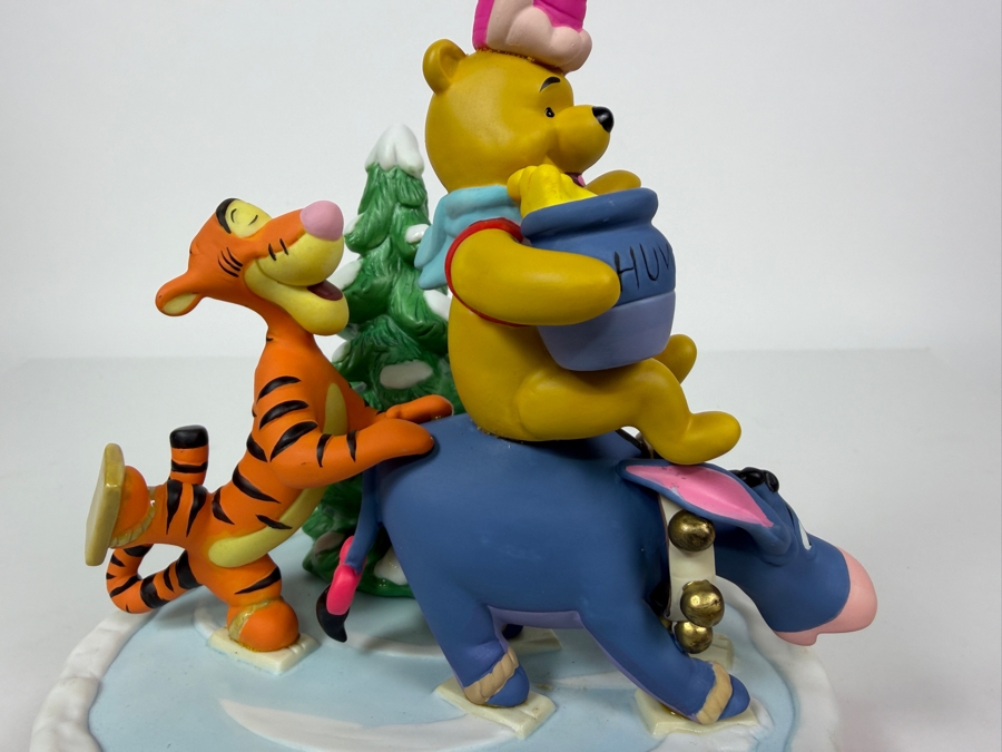 Disney Grolier Christmas 1997 'Pooh's Skating Party' Winnie Tigger Piglet And Eeyore Figurine 8'H [Photo 2]