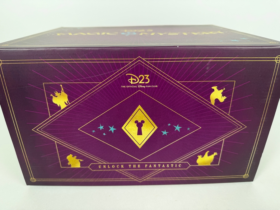 Disney D23 Magic & Mystery Exclusive Gold Member Collector Gift Set 2024 [Photo 3]
