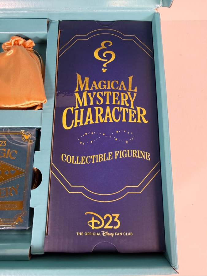 Disney D23 Magic & Mystery Exclusive Gold Member Collector Gift Set 2024 [Photo 6]