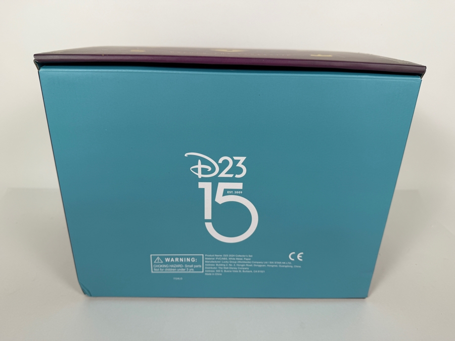 Disney D23 Magic & Mystery Exclusive Gold Member Collector Gift Set 2024 [Photo 9]