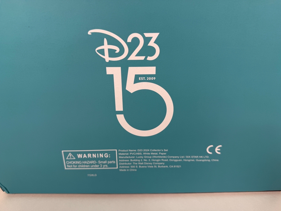 Disney D23 Magic & Mystery Exclusive Gold Member Collector Gift Set 2024 [Photo 10]