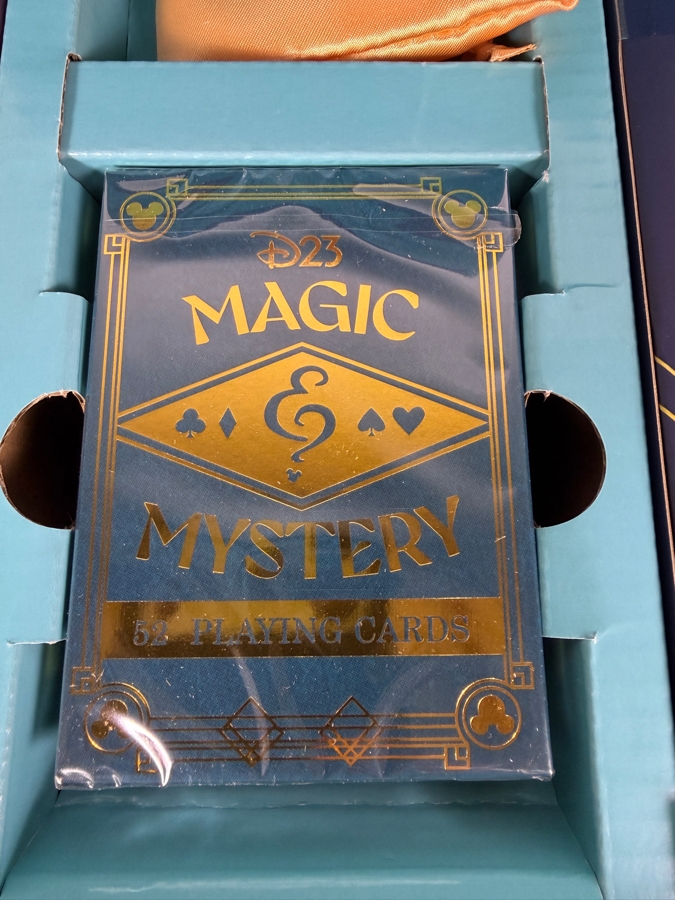 Disney D23 Magic & Mystery Exclusive Gold Member Collector Gift Set 2024 [Photo 5]