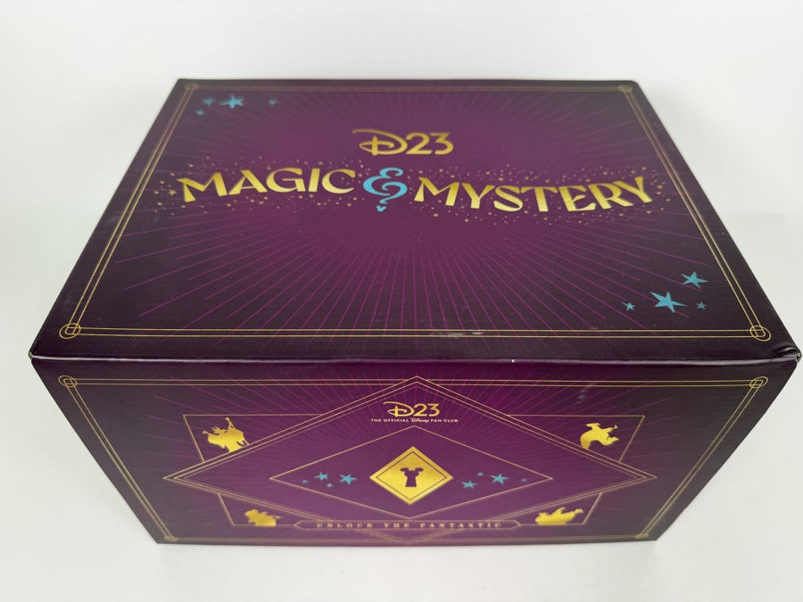 Disney D23 Magic & Mystery Exclusive Gold Member Collector Gift Set 2024 [Photo 2]
