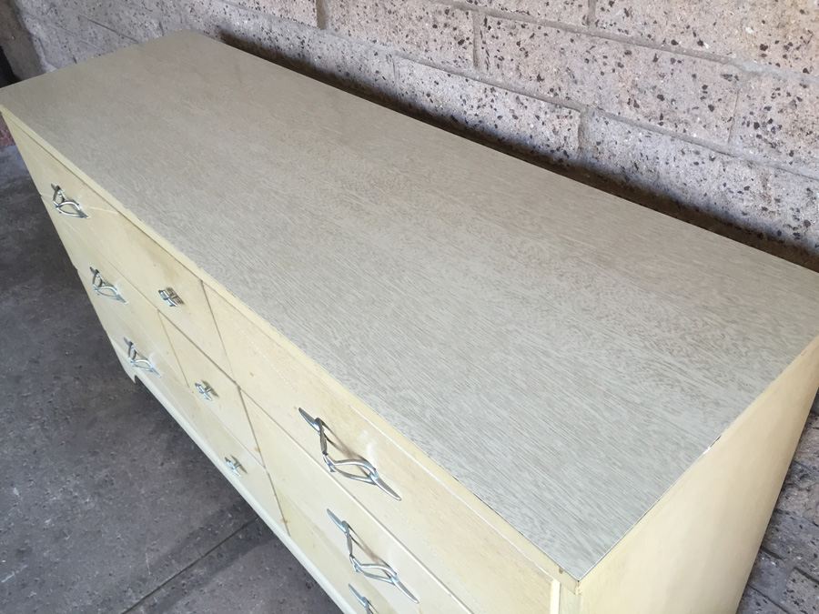 Retro Dresser [Photo 4]