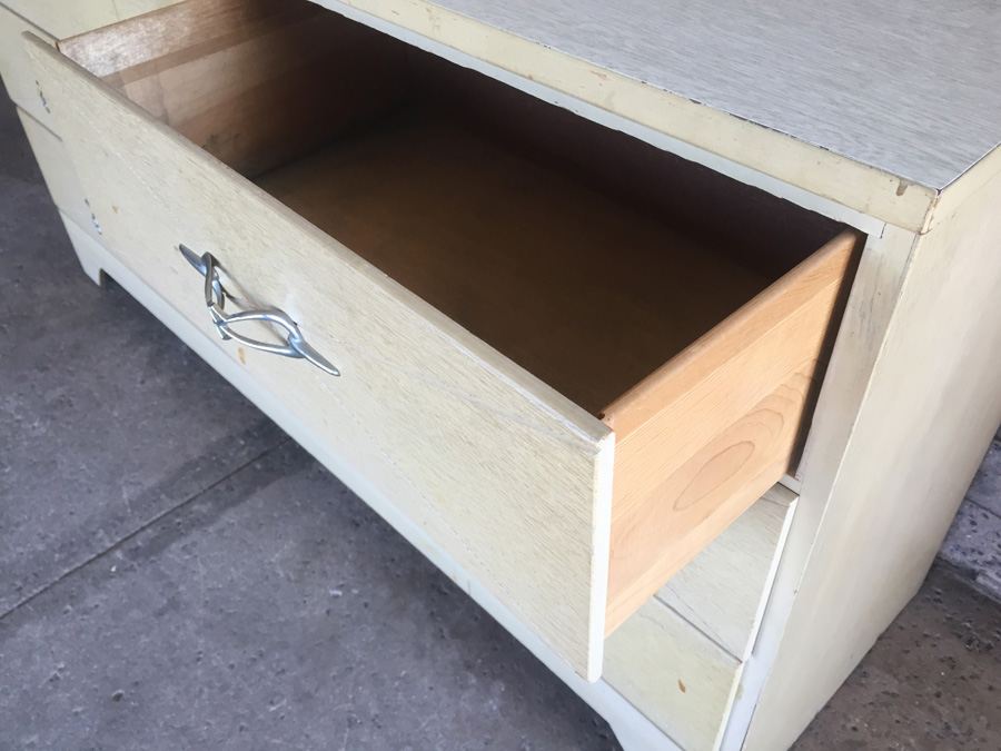 Retro Dresser [Photo 6]