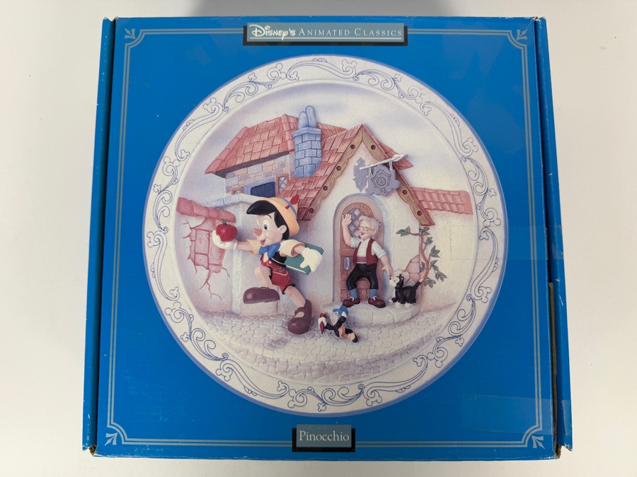 Disney Animated Classics Pinocchio - 1940 3D Collector Plate 8.5'W [Photo 7]