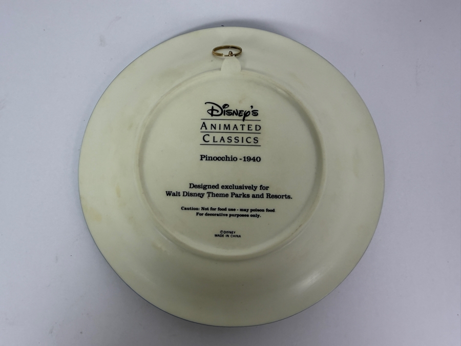 Disney Animated Classics Pinocchio - 1940 3D Collector Plate 8.5'W [Photo 4]