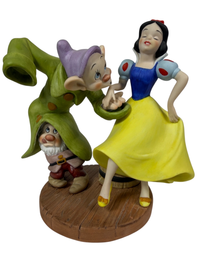 Vintage Grolier Disney's Magic Memories Snow White Dancing With Dopey And Sneezy Limited Edition 810/15,000 Figurine Designed By Walt Disney Artists 6'H
