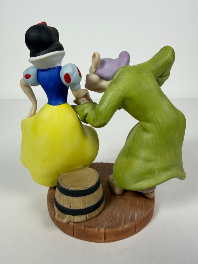 Vintage Grolier Disney's Magic Memories Snow White Dancing With Dopey And Sneezy Limited Edition 810/15,000 Figurine Designed By Walt Disney Artists 6'H [Photo 3]