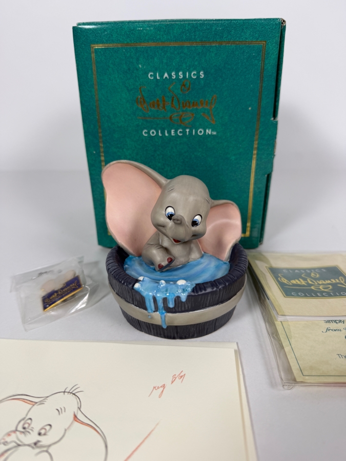 Walt Disney Classics Collection 'Simply Adorable' Dumbo In Bathtub 1995 Membership Figurine 3.5'H [Photo 3]