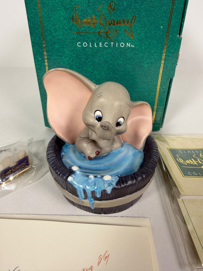 Walt Disney Classics Collection 'Simply Adorable' Dumbo In Bathtub 1995 Membership Figurine 3.5'H [Photo 4]