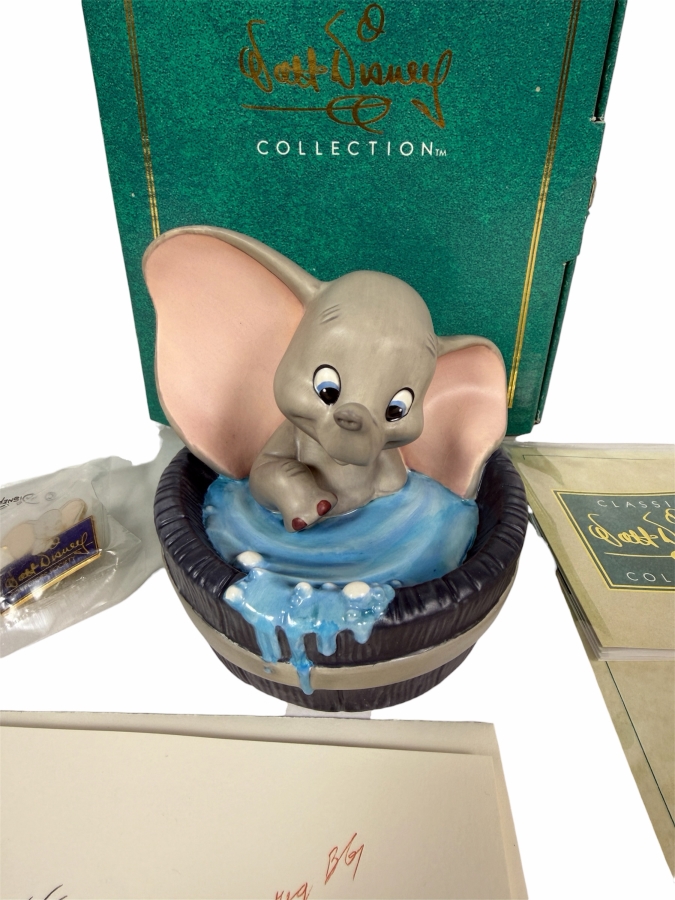 Walt Disney Classics Collection 'Simply Adorable' Dumbo In Bathtub 1995 Membership Figurine 3.5'H