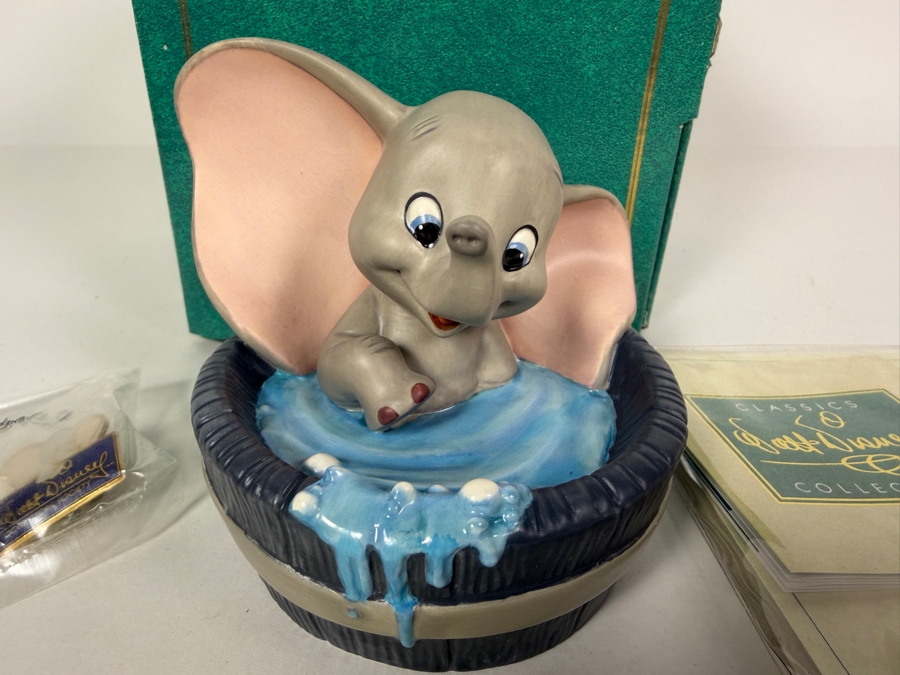 Walt Disney Classics Collection 'Simply Adorable' Dumbo In Bathtub 1995 Membership Figurine 3.5'H [Photo 5]