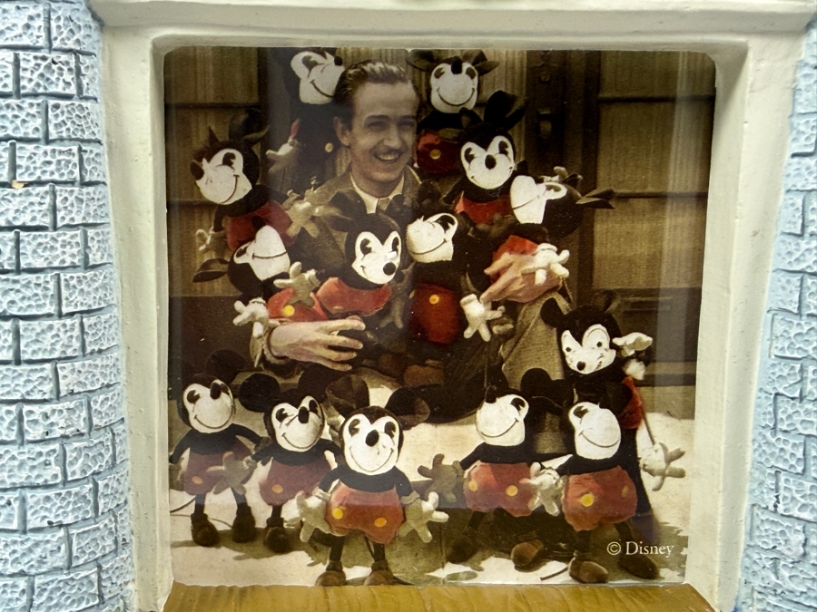 Walt Disney World Vintage 1997 Cinderella Castle 3D Ceramic Picture Frame 8'H [Photo 3]