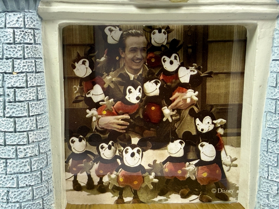 Walt Disney World Vintage 1997 Cinderella Castle 3D Ceramic Picture Frame 8'H [Photo 4]