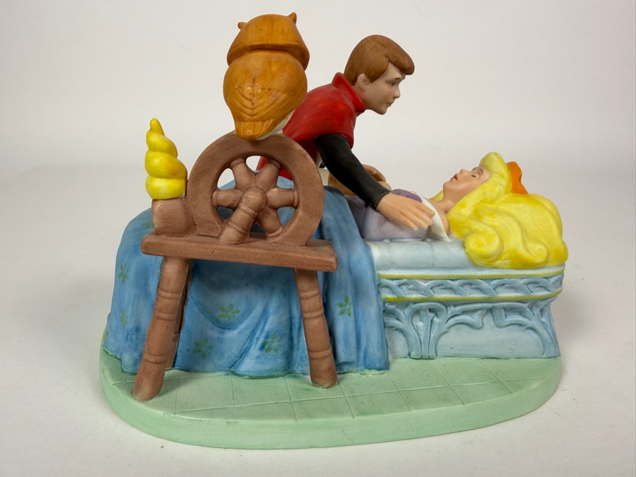 Vintage Grolier Disney Magic Memories Limited Edition 858/15,000 Worldwide Sleeping Beauty And Prince Phillip Porcelain Figurine Designed By Walt Disney Artists 4.5'H [Photo 4]