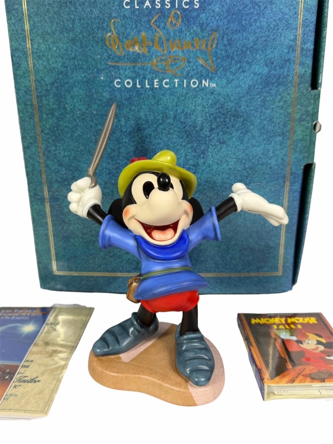 Walt Disney Classics Collection 1993 Members Only Mickey Mouse 'I Let 'Em Have It!' Brave Little Tailor Figurine 7.5'H