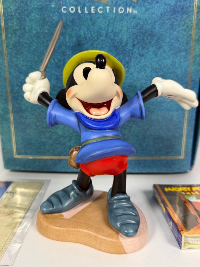 Walt Disney Classics Collection 1993 Members Only Mickey Mouse 'I Let 'Em Have It!' Brave Little Tailor Figurine 7.5'H [Photo 3]