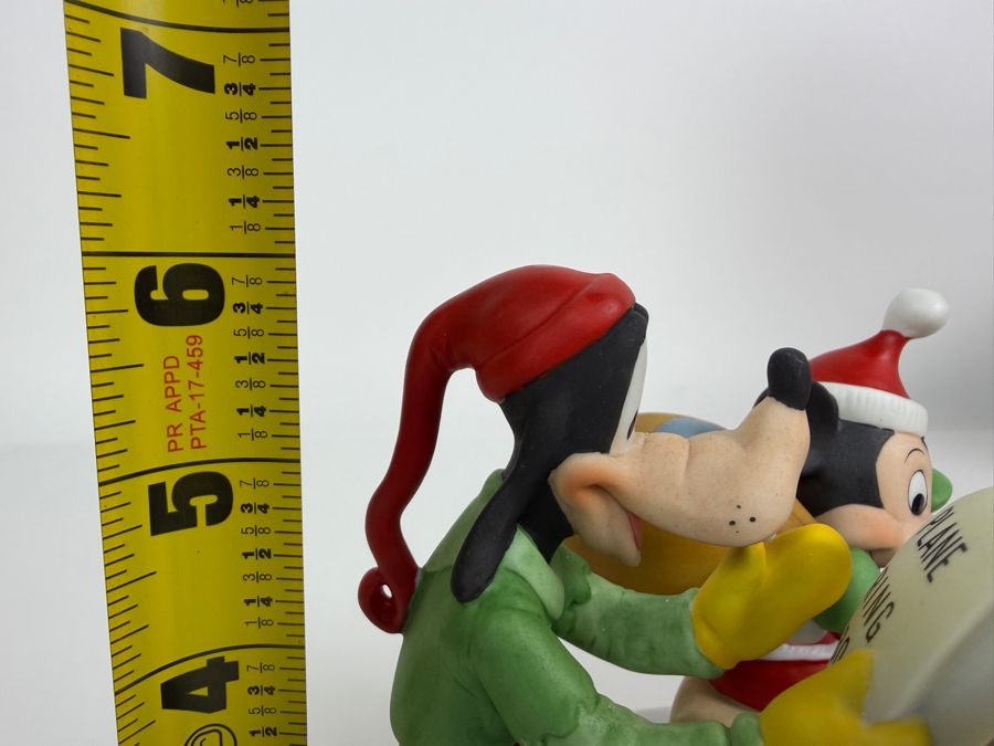 Vintage Disney Grolier 1990 Checking It Twice Mickey Mouse, Goofy, And Donald Duck Figurine 6'H [Photo 8]