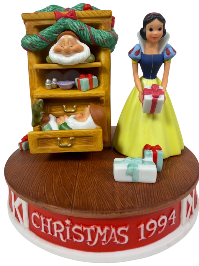Vintage Disney Grolier Limited Edition 6,649/25,000 Worldwide 1994 Christmas Snow White, Happy, and Dopey Porcelain Figurine 6'H