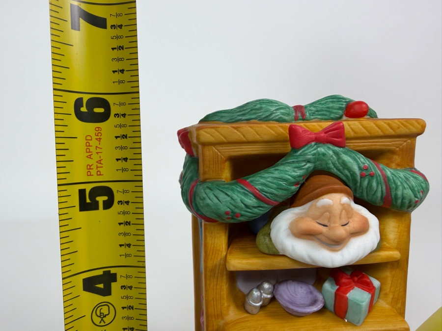 Vintage Disney Grolier Limited Edition 6,649/25,000 Worldwide 1994 Christmas Snow White, Happy, and Dopey Porcelain Figurine 6'H [Photo 8]