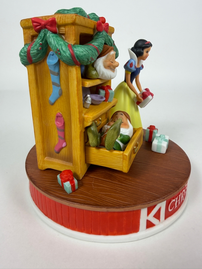 Vintage Disney Grolier Limited Edition 6,649/25,000 Worldwide 1994 Christmas Snow White, Happy, and Dopey Porcelain Figurine 6'H [Photo 4]