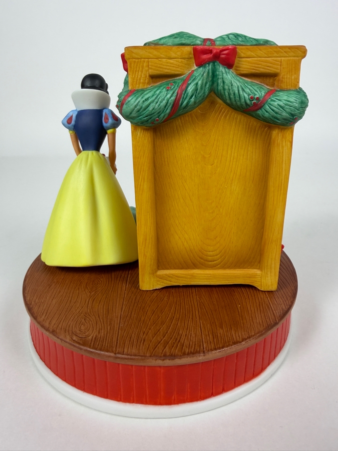 Vintage Disney Grolier Limited Edition 6,649/25,000 Worldwide 1994 Christmas Snow White, Happy, and Dopey Porcelain Figurine 6'H [Photo 3]