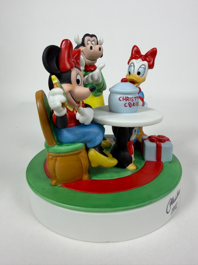 Vintage Disney Grolier Limited Edition 5,420/25,000 Worldwide 1992 Christmas Cookies Minnie Mouse, Daisy Duck, And Clarabelle Cow Figurine 6'H [Photo 4]