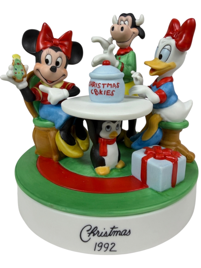 Vintage Disney Grolier Limited Edition 5,420/25,000 Worldwide 1992 Christmas Cookies Minnie Mouse, Daisy Duck, And Clarabelle Cow Figurine 6'H