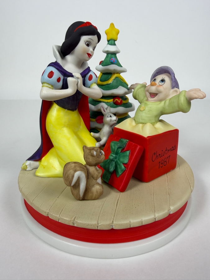 Vintage Disney Grolier Limited Edition 12,065/15,000 Worldwide 1987 Snow White's Surprise Snow White And Dopey Porcelain Figurine Designed By Walt Disney Artists 6'H [Photo 2]