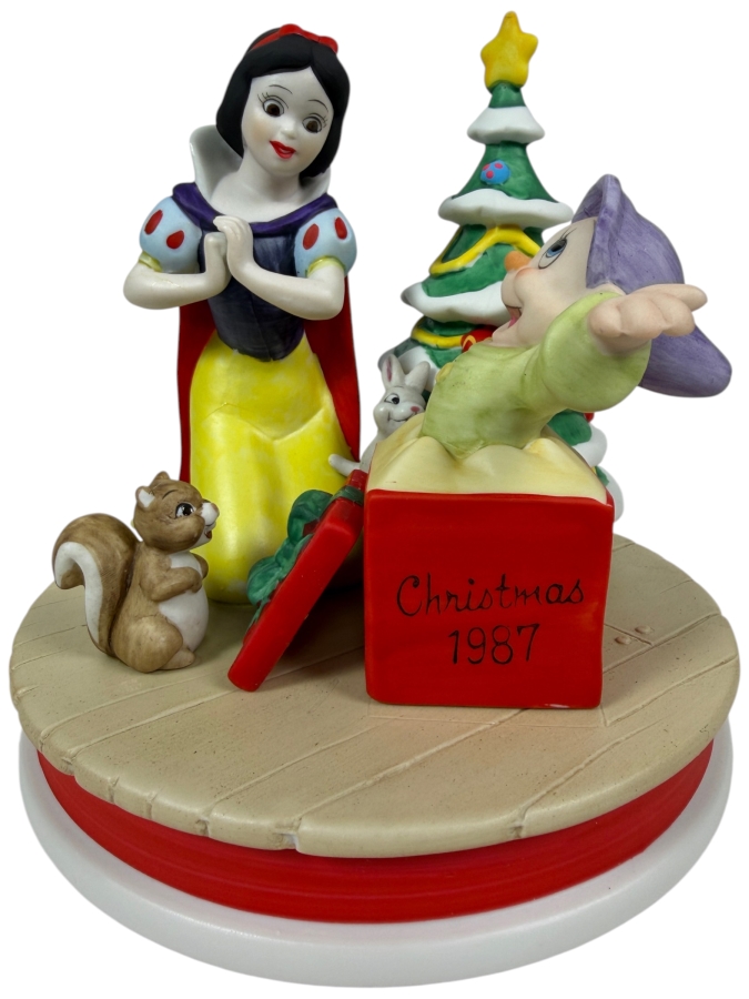 Vintage Disney Grolier Limited Edition 12,065/15,000 Worldwide 1987 Snow White's Surprise Snow White And Dopey Porcelain Figurine Designed By Walt Disney Artists 6'H