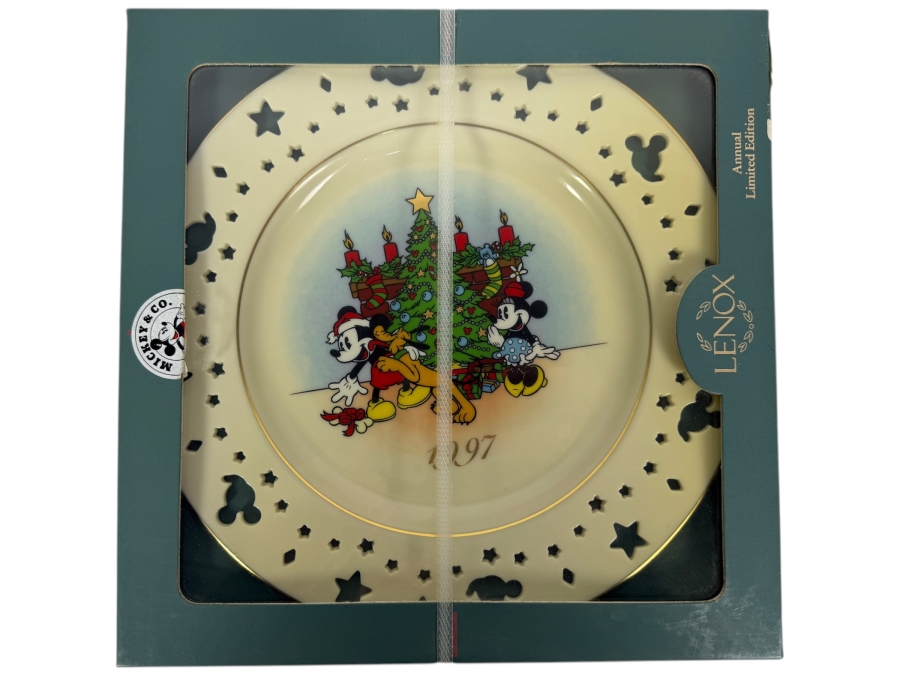 1997 Lenox Mickey & Co. Annual Limited Edition 'Trimming Trio' Fine Ivory China Holiday Collector Plate 10.5'W