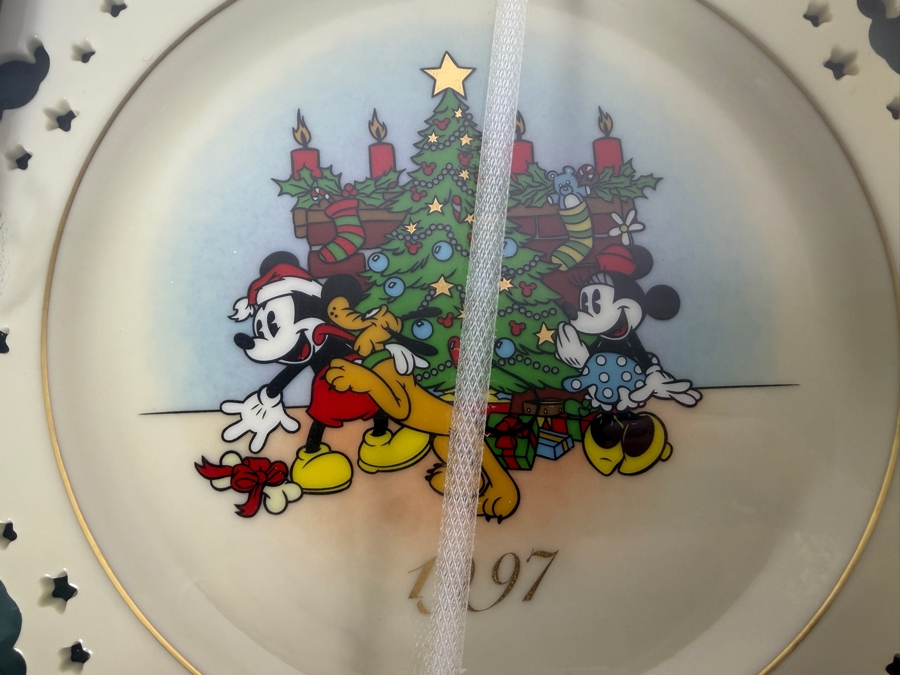1997 Lenox Mickey & Co. Annual Limited Edition 'Trimming Trio' Fine Ivory China Holiday Collector Plate 10.5'W [Photo 2]