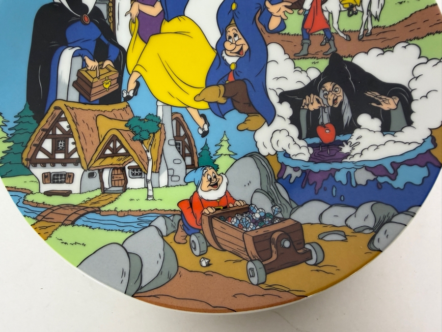 1988 Grolier Enterprises The Disney Collection Snow White And The Seven Dwarfs Commemorative Porcelain Plate 8.5'W [Photo 3]