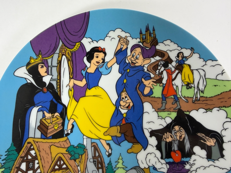 1988 Grolier Enterprises The Disney Collection Snow White And The Seven Dwarfs Commemorative Porcelain Plate 8.5'W [Photo 2]