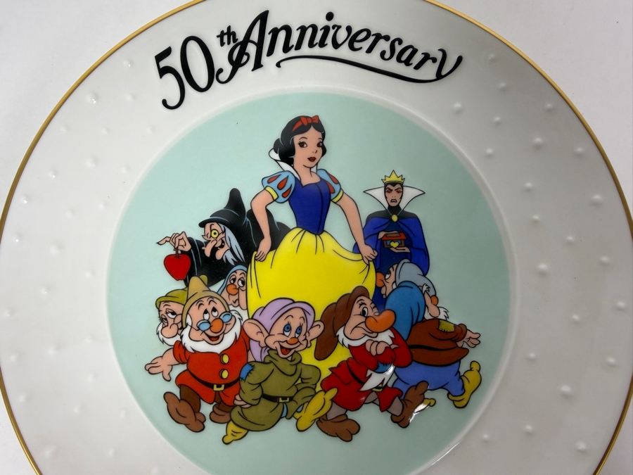 Disney Snow White And The Seven Dwarfs 50th Anniversary Limited Edition 2,542/9,000 Commemorative Porcelain Plate 7.5'W [Photo 2]