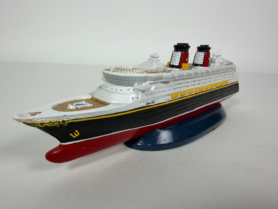Official Disney Magic Cruise Line Resin Scale Model Souvenir Display Ship 10'W X 3'H [Photo 4]