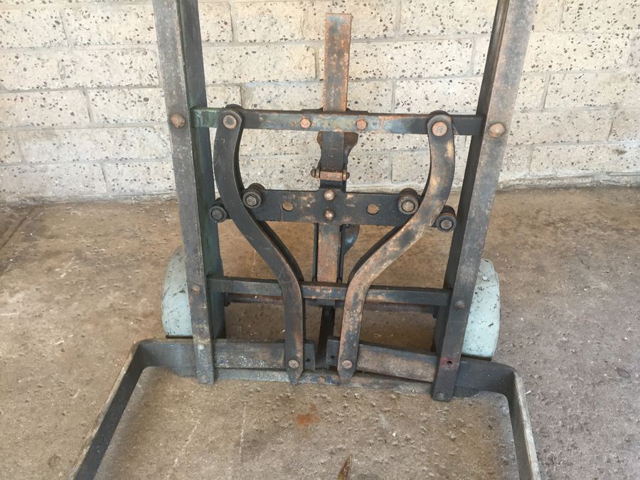 Vintage Yaeger and Sons / Maken Industrial Clamp Truck - Retails For $667 [Photo 3]
