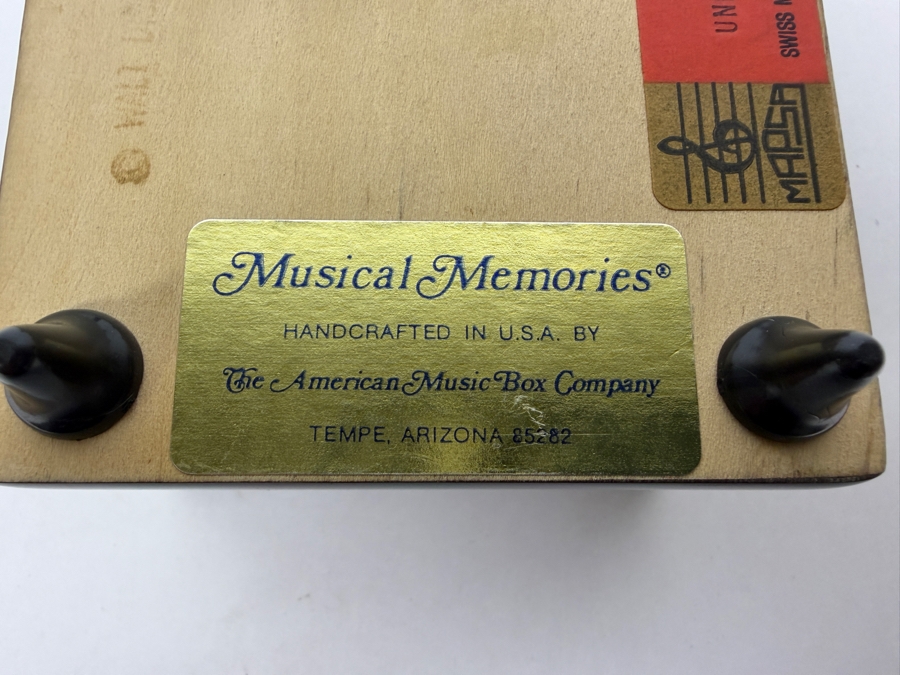Vintage 1988 Disney Parks The Little Mermaid Ariel Musical Jewelry Box Featuring Flounder And Sebastian Playing Under The Sea 4.75'W X 3.5'D X 2.5'H [Photo 6]